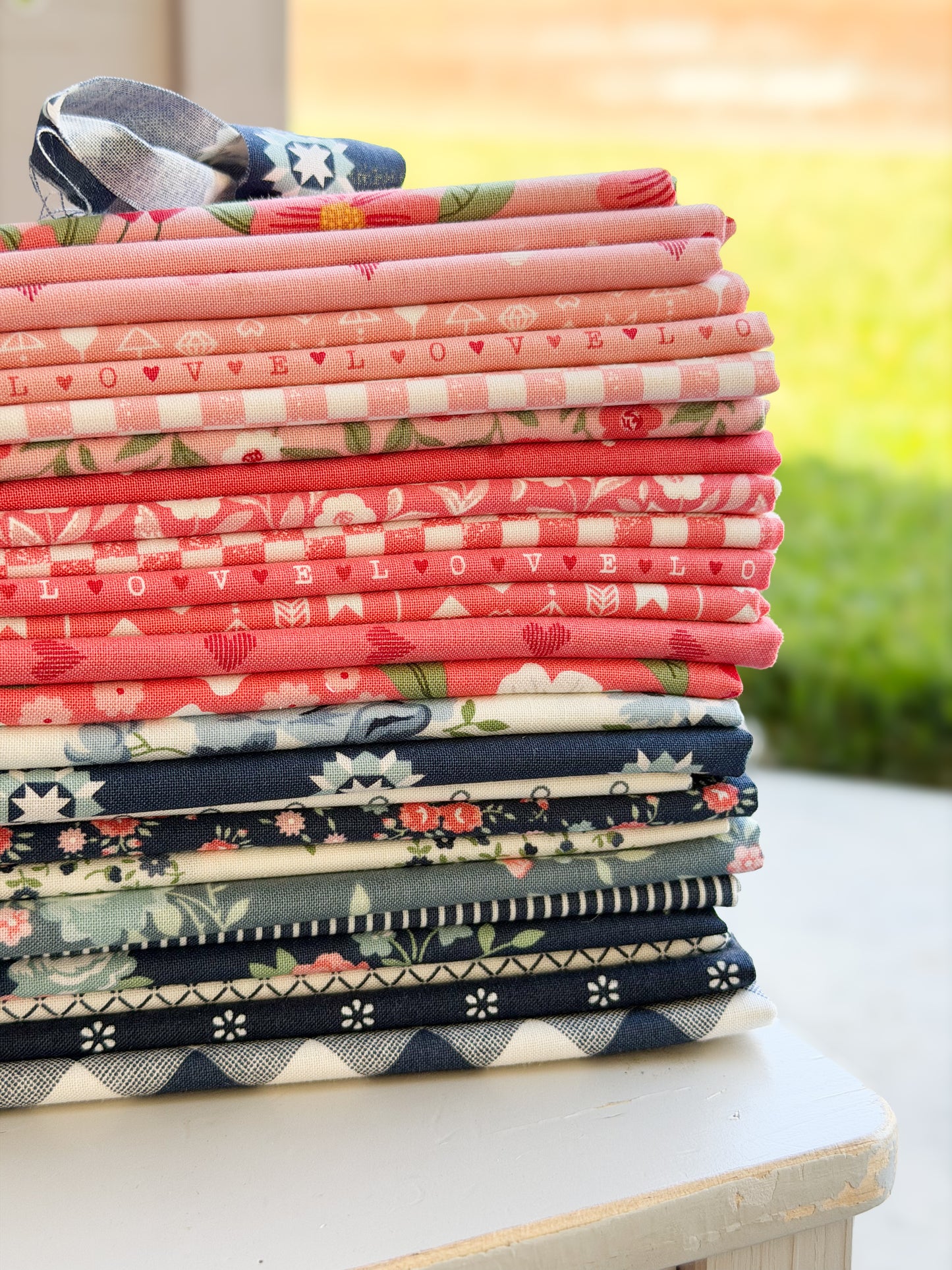 Pink and Navy Fat Quarter Bundle (25pieces)