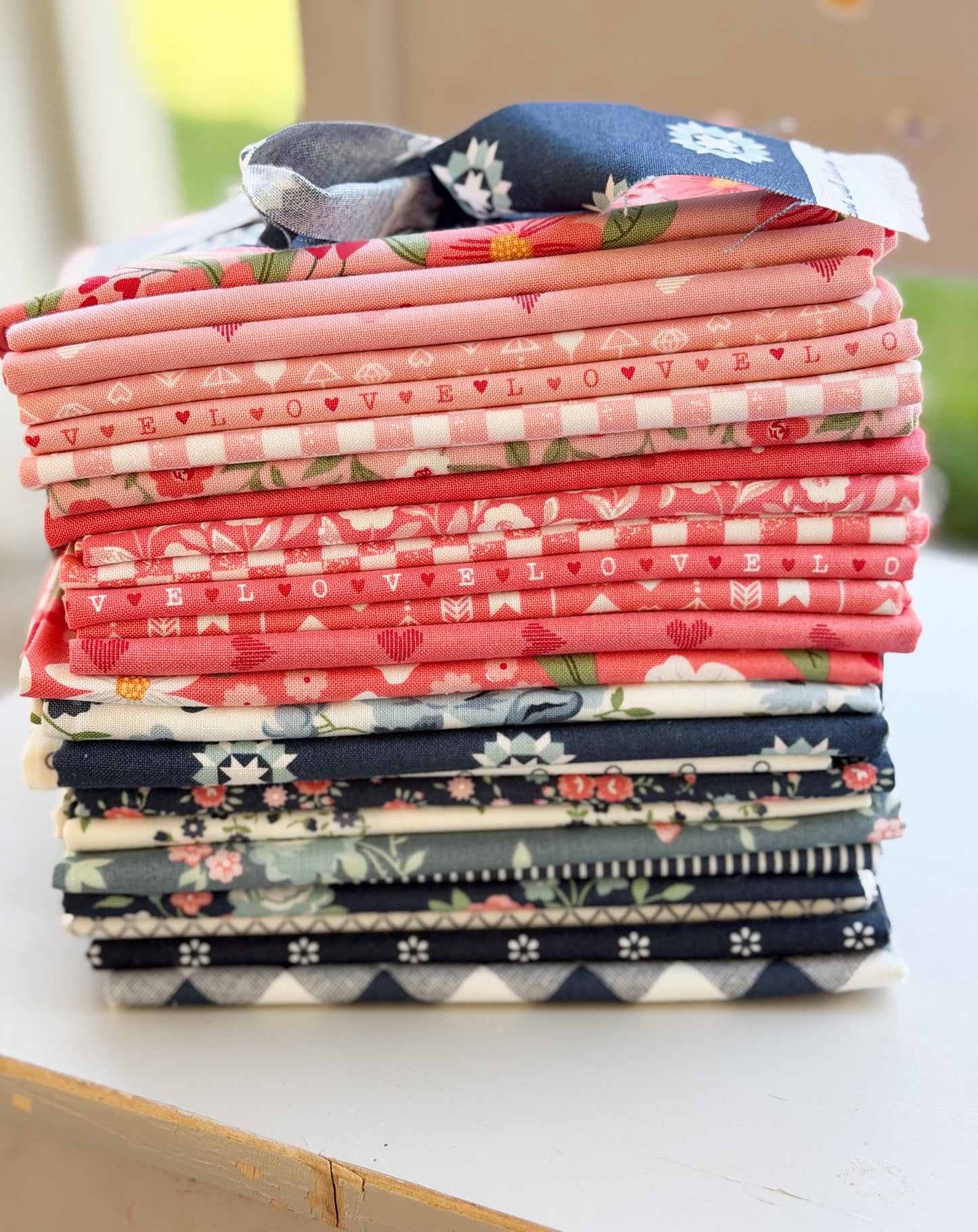 Pink and Navy Fat Quarter Bundle (25pieces)